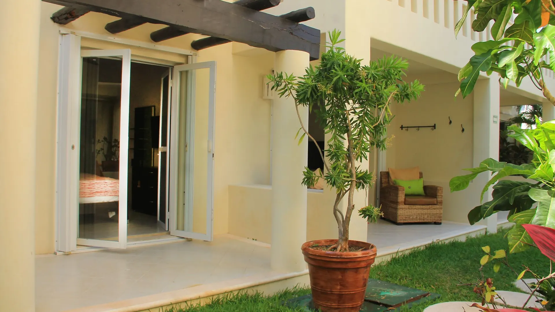 Luna Maya Condo Free Access To Beach Club contacts